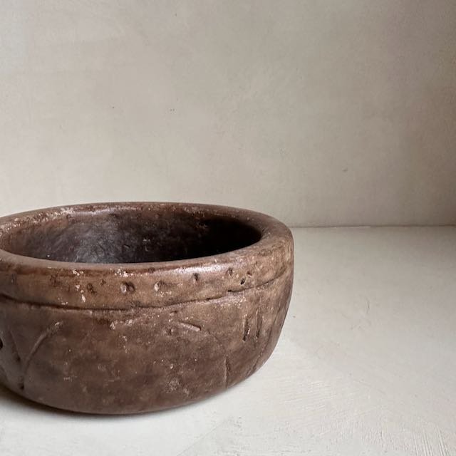 The Corner - Antique stone bowl N° 17 - Table & Kitchenware