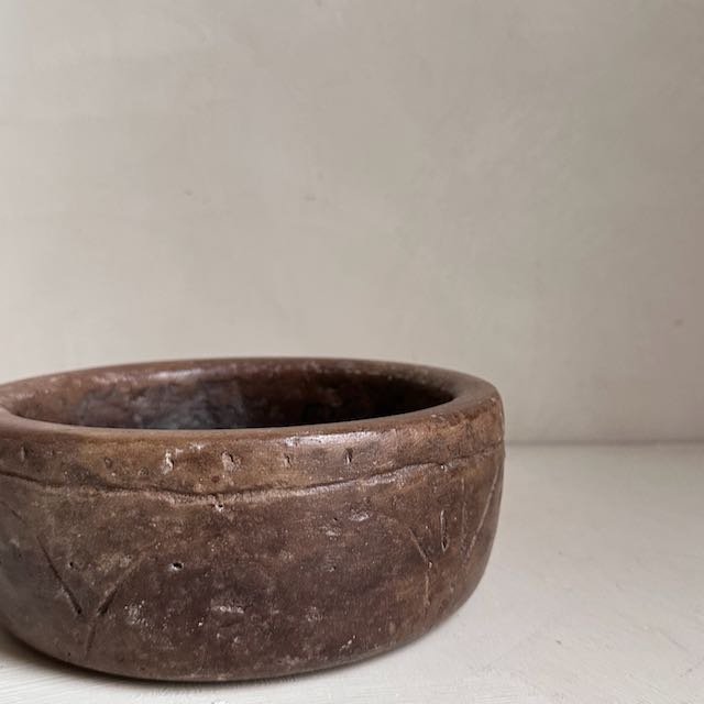 The Corner - Antique stone bowl N° 17 - Table & Kitchenware