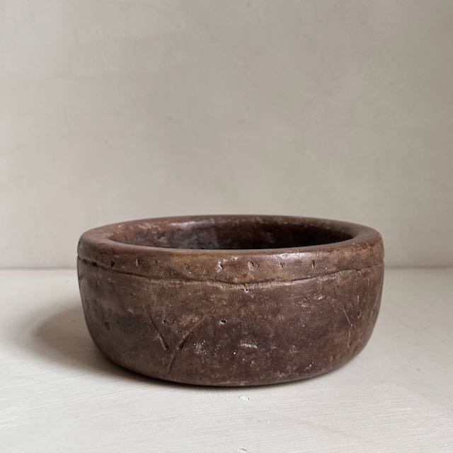 The Corner - Antique stone bowl N° 17 - Table & Kitchenware