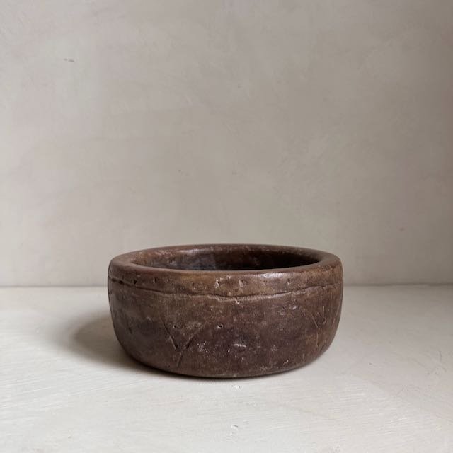 The Corner - Antique stone bowl N° 17 - Table & Kitchenware