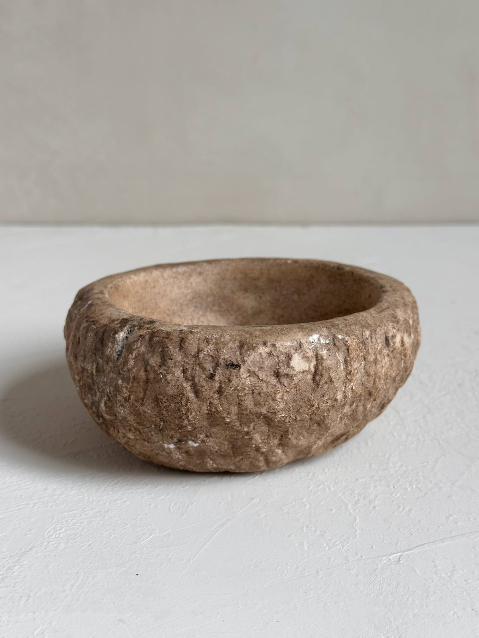 The Corner - Antique stone bowl N° 29 - Table & Kitchenware