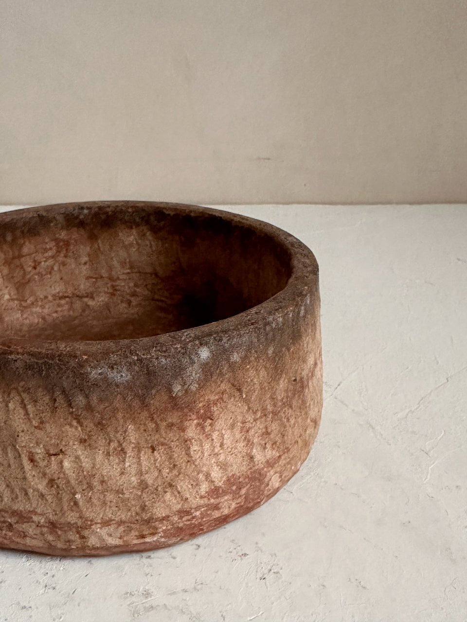 The Corner - Antique stone bowl N° 31 - Table & Kitchenware