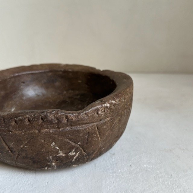 The Corner - Antique stone bowl N° 4 - Table & Kitchenware