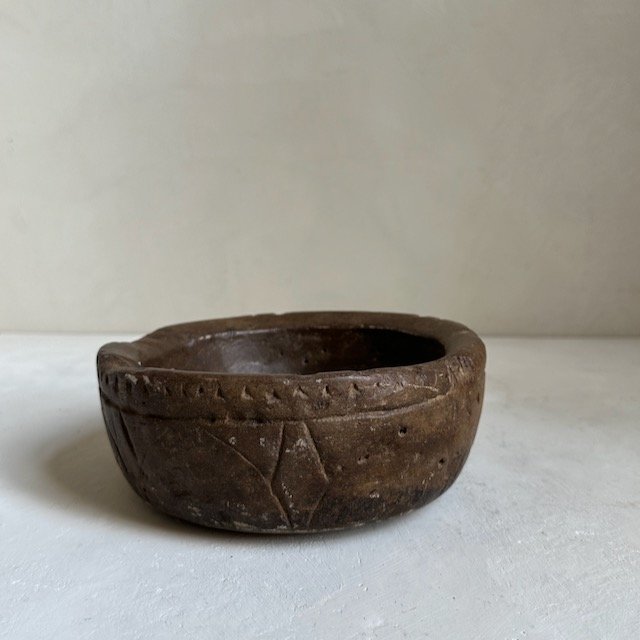 The Corner - Antique stone bowl N° 4 - Table & Kitchenware