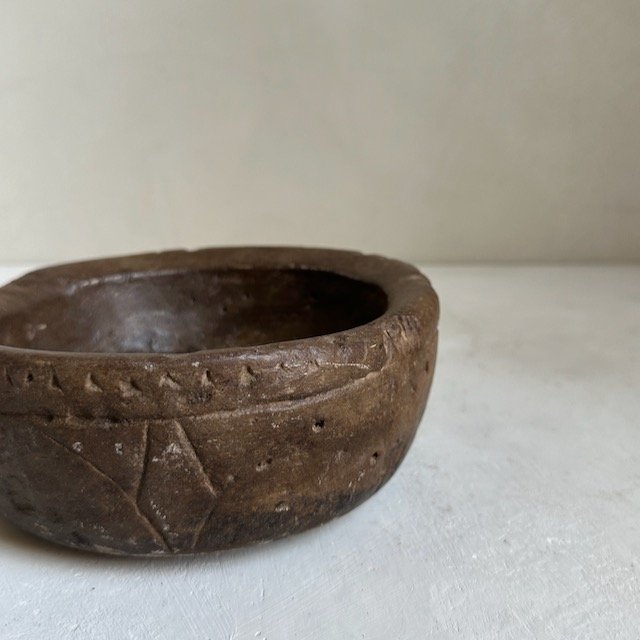 The Corner - Antique stone bowl N° 4 - Table & Kitchenware