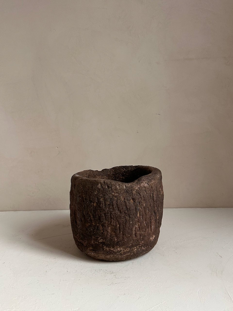 The Corner - Antique stone bowl N° 42 - Table & Kitchenware