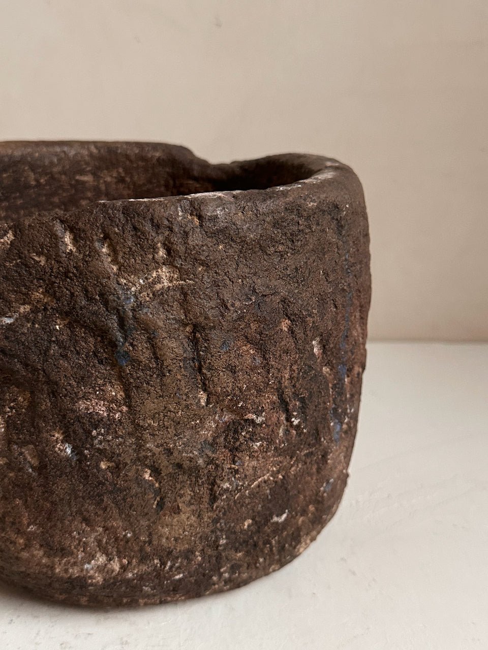 The Corner - Antique stone bowl N° 42 - Table & Kitchenware