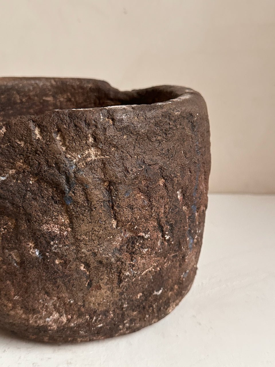 The Corner - Antique stone bowl N° 42 - Table & Kitchenware