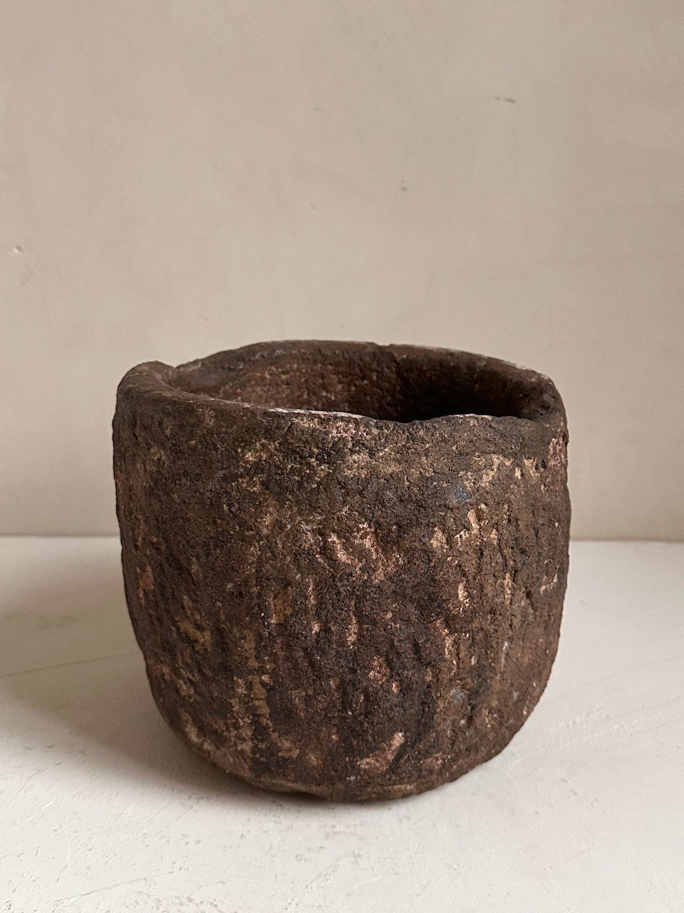 The Corner - Antique stone bowl N° 42 - Table & Kitchenware