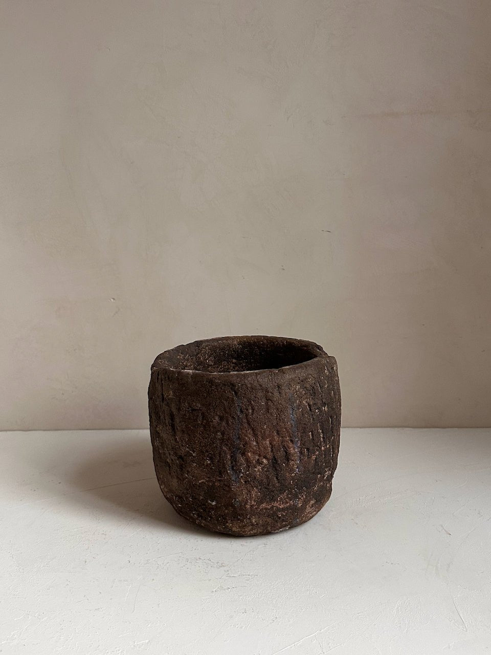 The Corner - Antique stone bowl N° 42 - Table & Kitchenware