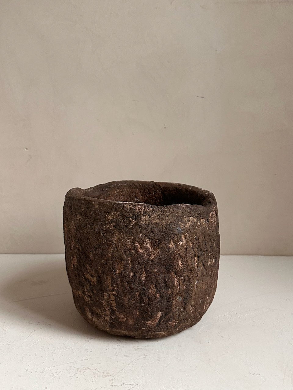 The Corner - Antique stone bowl N° 42 - Table & Kitchenware