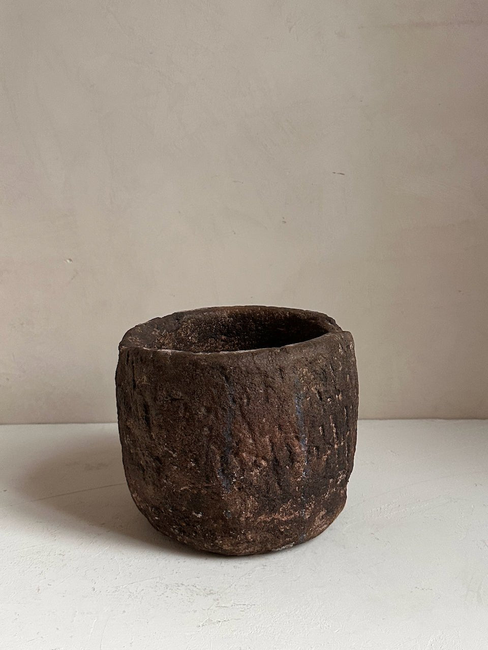 The Corner - Antique stone bowl N° 42 - Table & Kitchenware