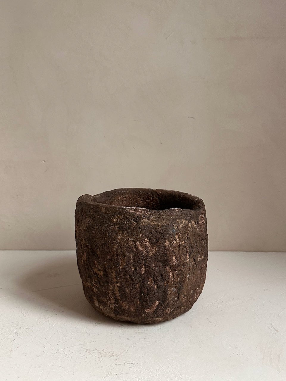 The Corner - Antique stone bowl N° 42 - Table & Kitchenware