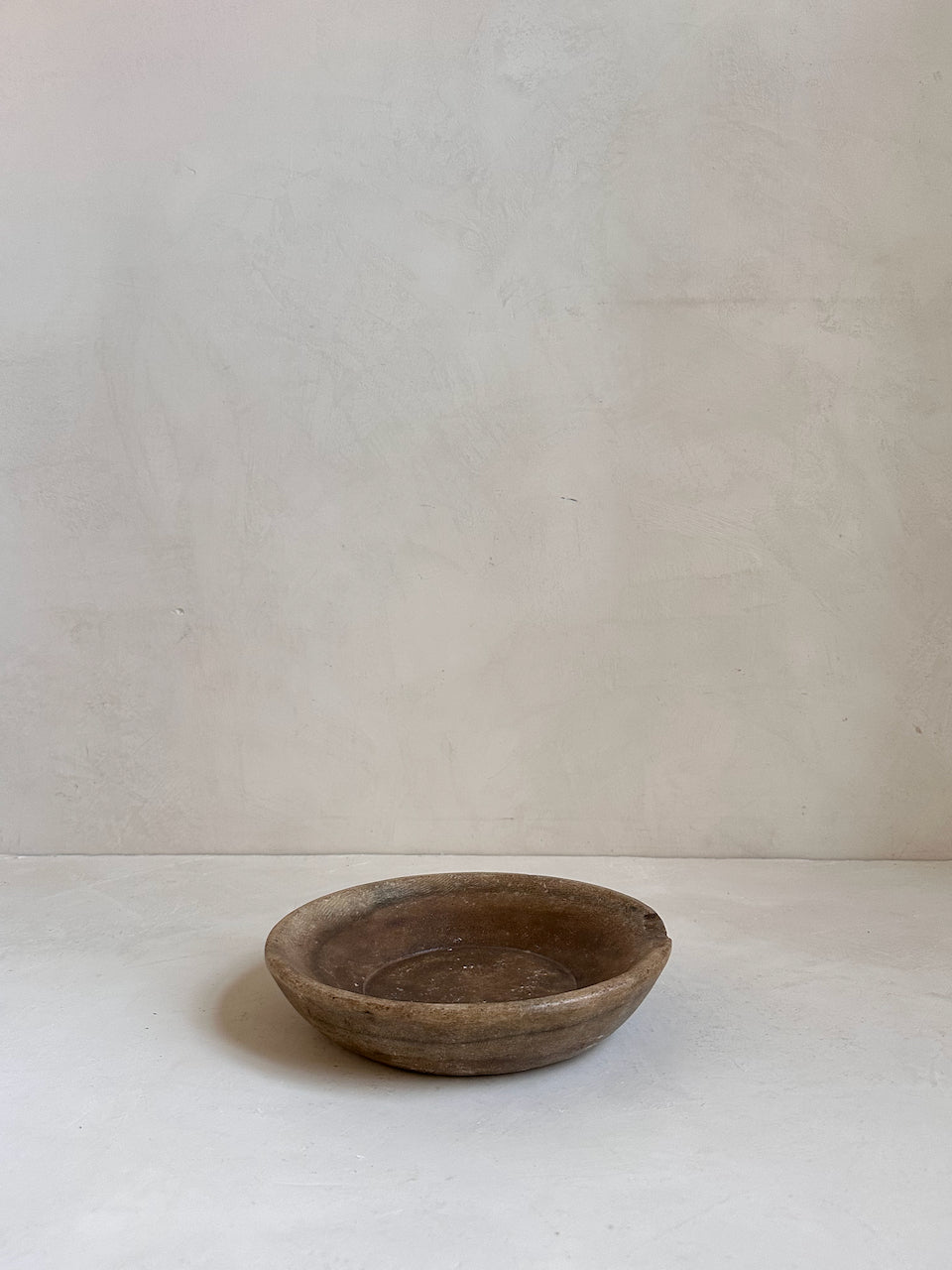 The Corner - Antique Stone plate N° 33 - Table & Kitchenware