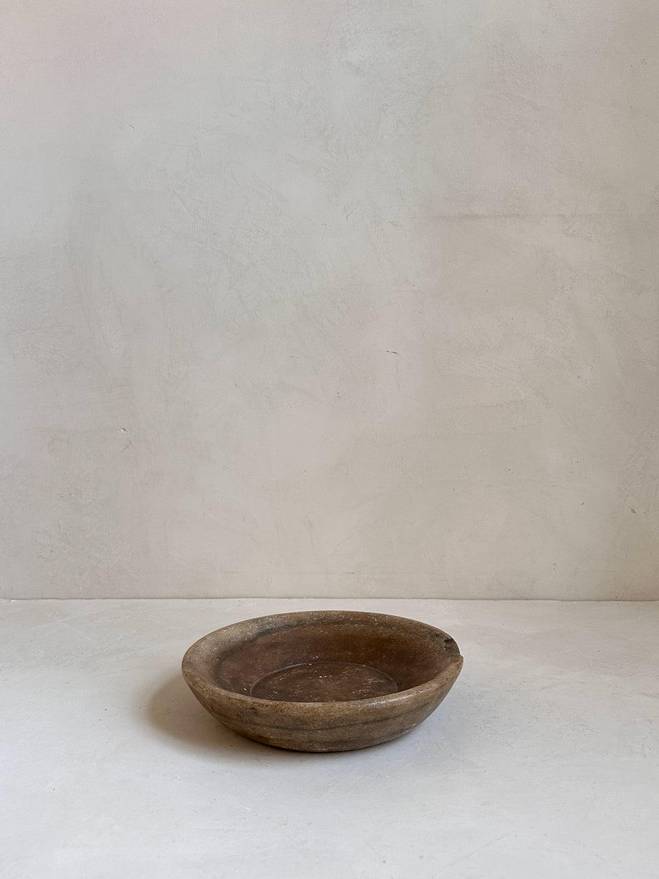 The Corner - Antique Stone plate N° 33 - Table & Kitchenware