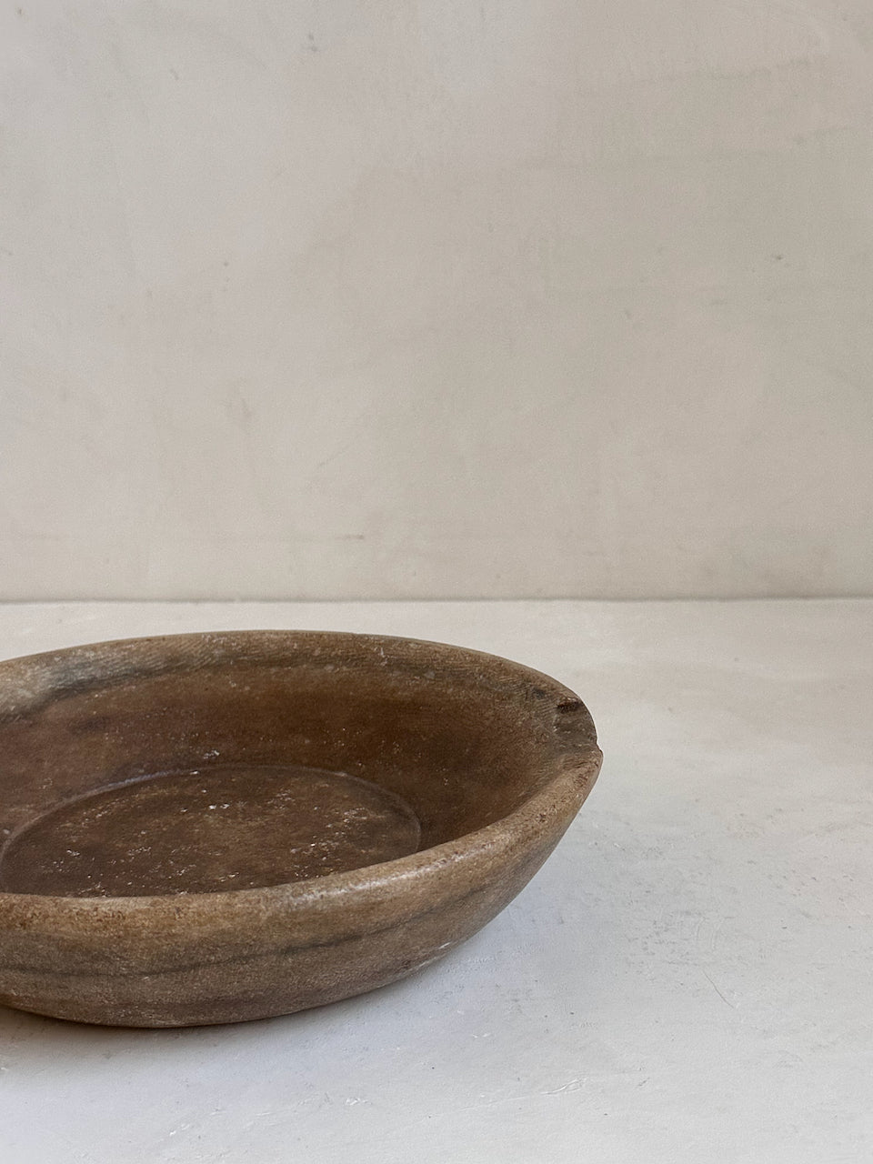 The Corner - Antique Stone plate N° 33 - Table & Kitchenware