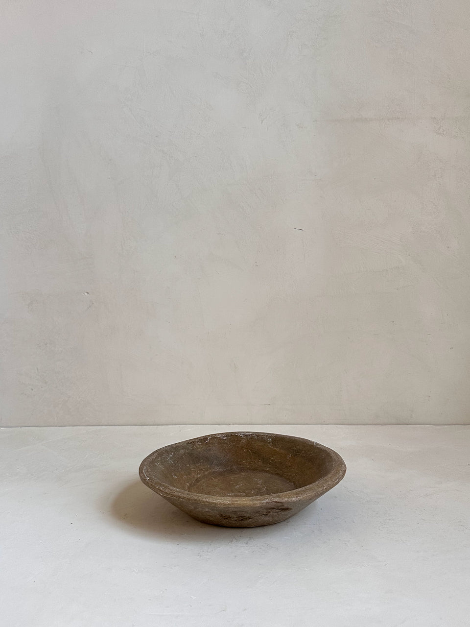 The Corner - Antique Stone plate N° 34 - Table & Kitchenware