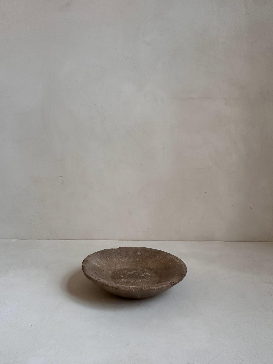 The Corner - Antique Stone plate N° 41 - Table & Kitchenware