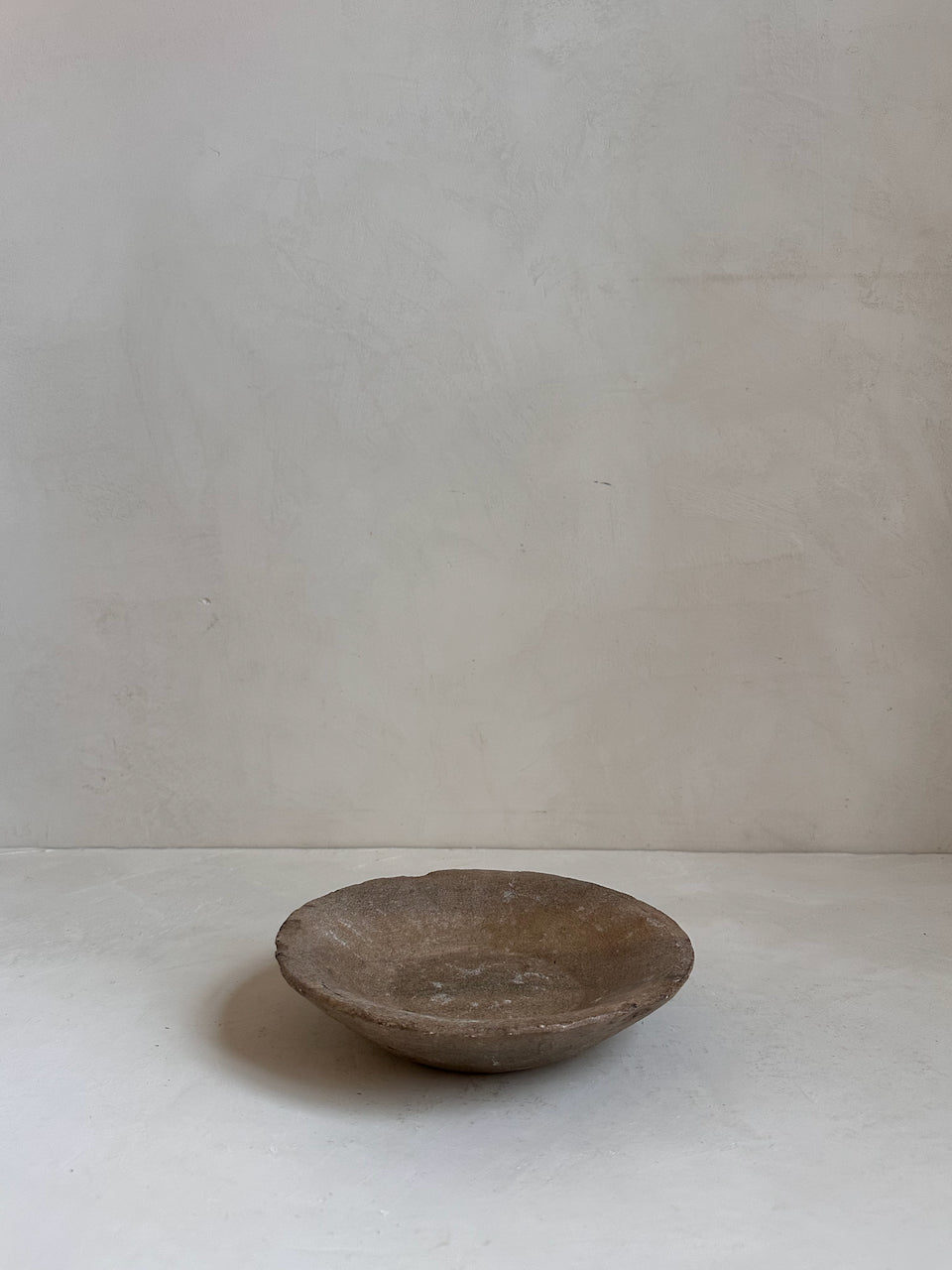 The Corner - Antique Stone plate N° 41 - Table & Kitchenware