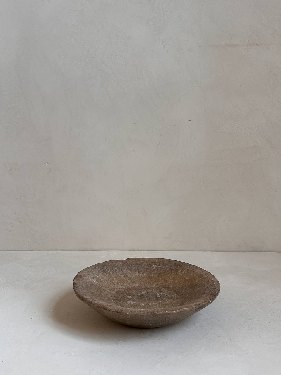 The Corner - Antique Stone plate N° 41 - Table & Kitchenware