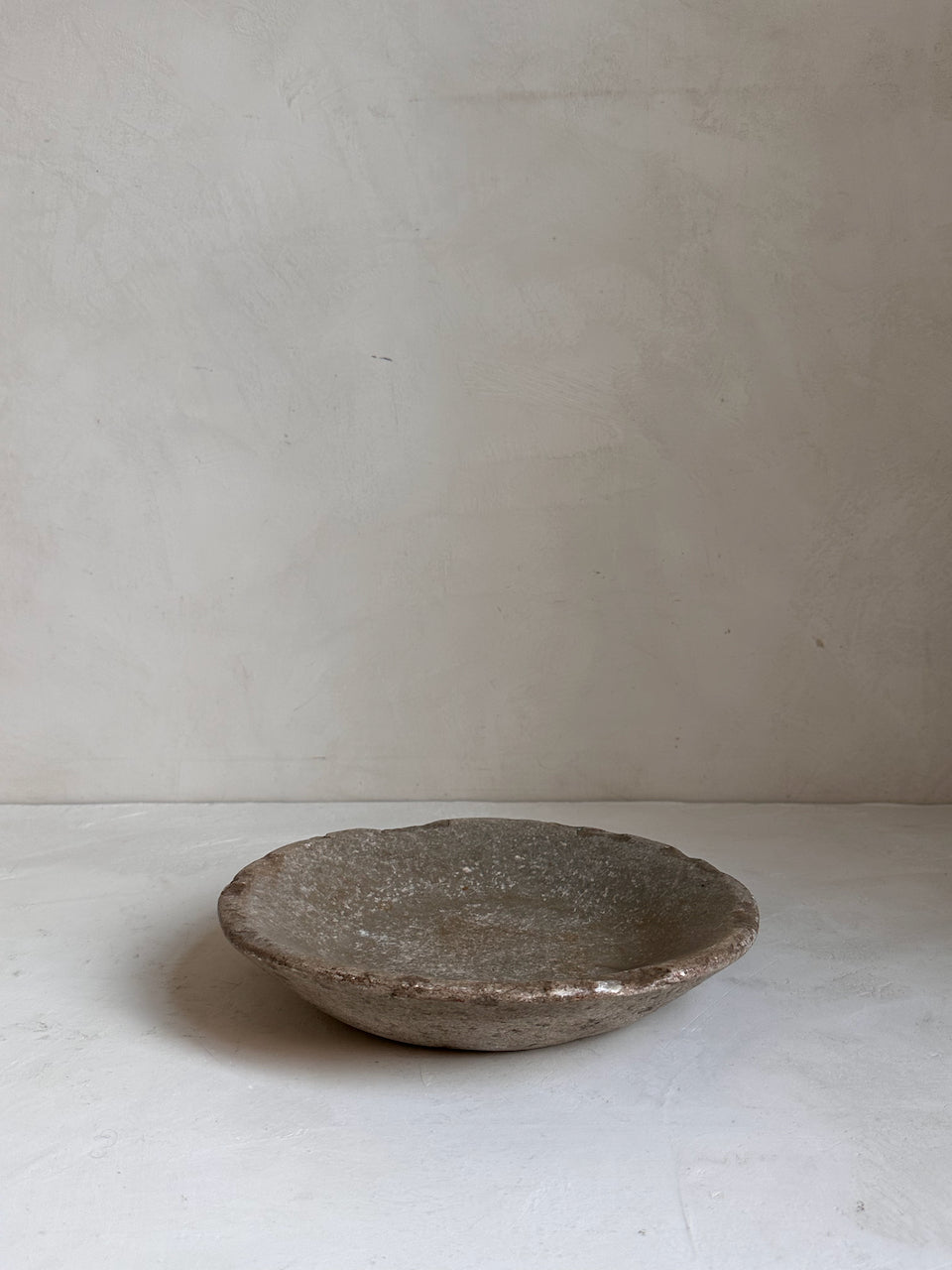 The Corner - Antique stone plate N° 51 - Table & Kitchenware
