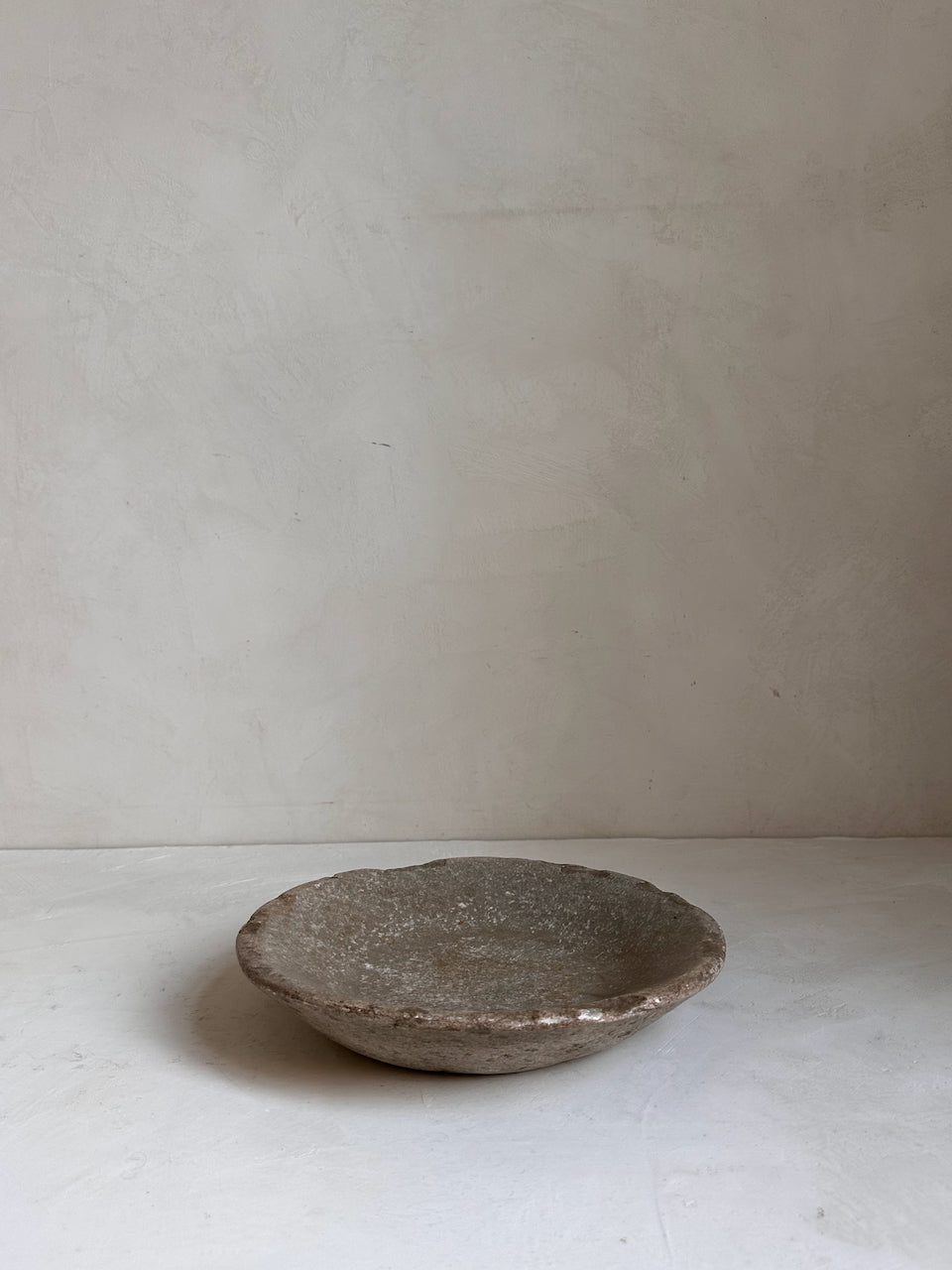 The Corner - Antique stone plate N° 51 - Table & Kitchenware