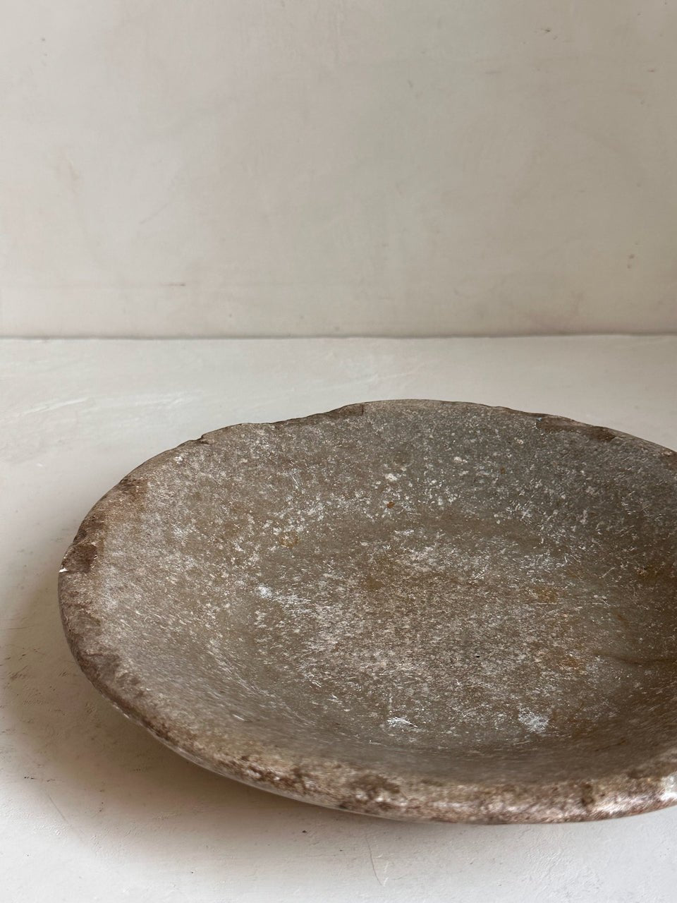 The Corner - Antique stone plate N° 51 - Table & Kitchenware