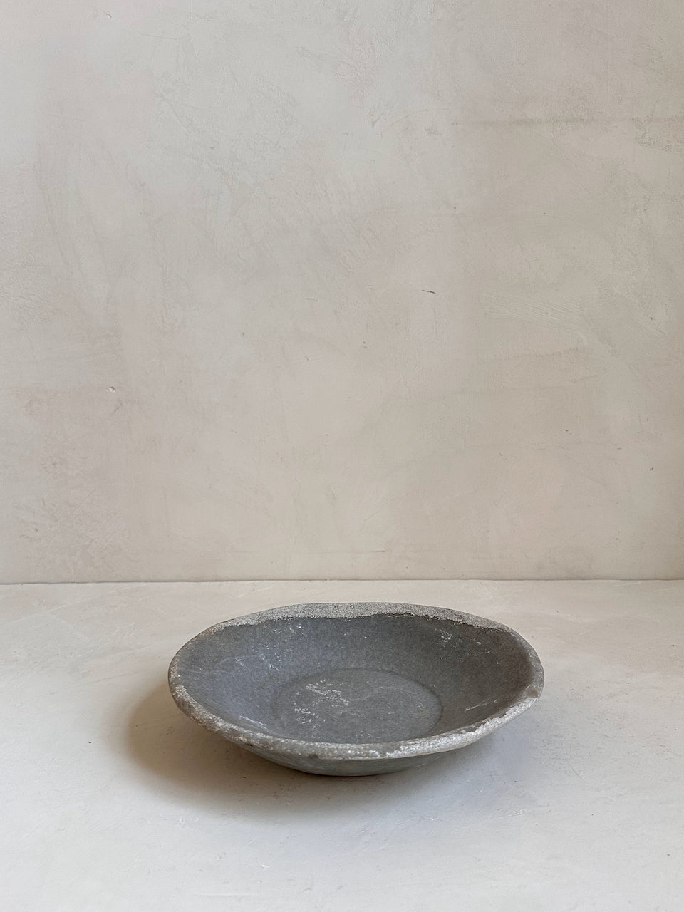 The Corner - Antique Stone plate N° 53 - Table & Kitchenware