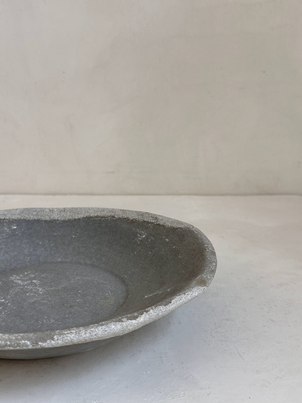 The Corner - Antique Stone plate N° 53 - Table & Kitchenware