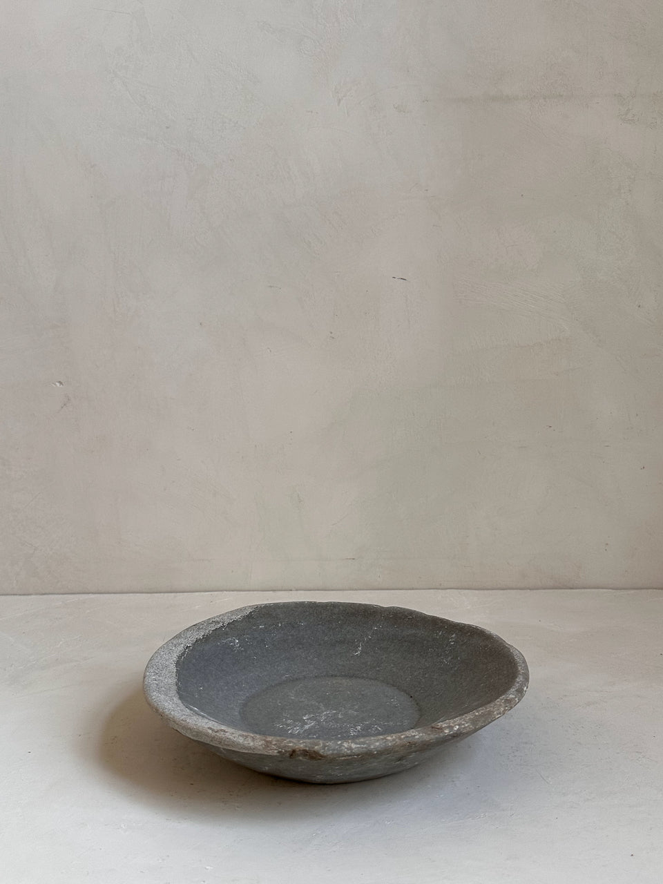 The Corner - Antique Stone plate N° 53 - Table & Kitchenware