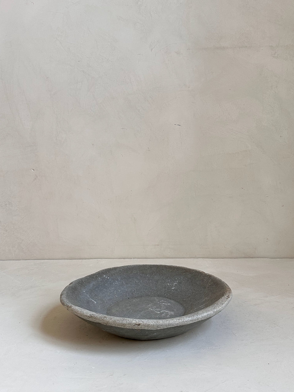 The Corner - Antique Stone plate N° 53 - Table & Kitchenware