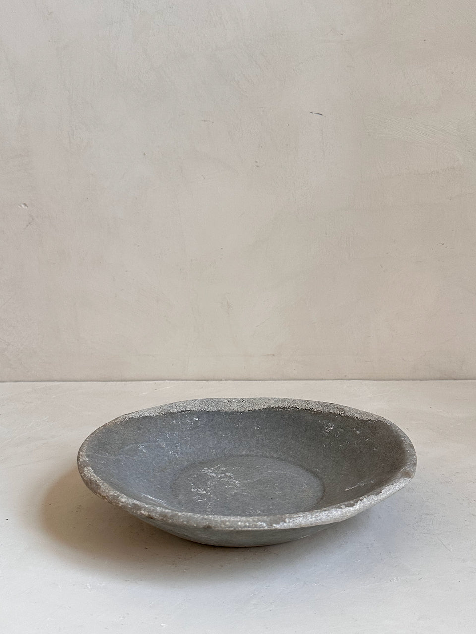 The Corner - Antique Stone plate N° 53 - Table & Kitchenware