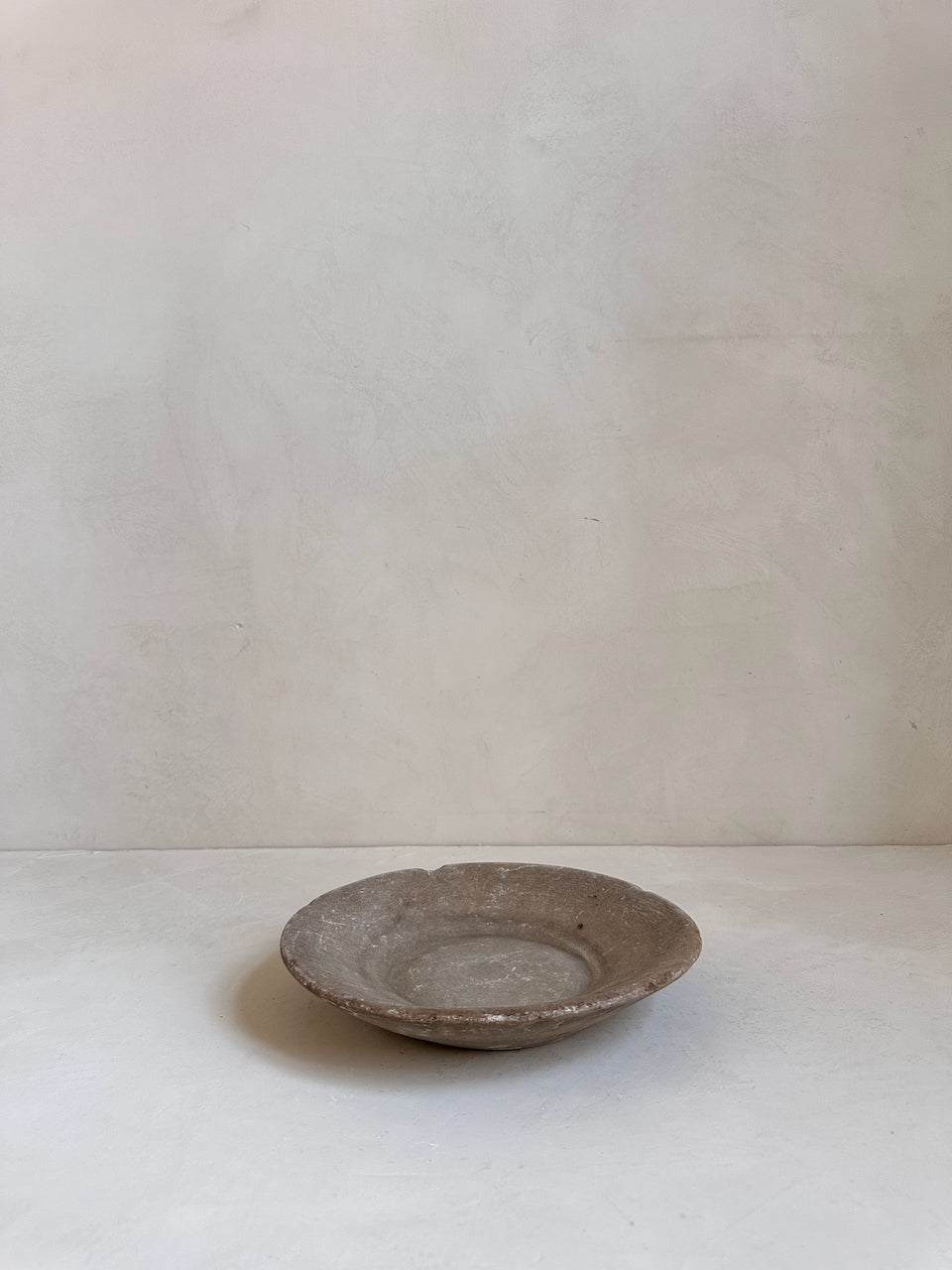 The Corner - Antique Stone plate N° 54 - Table & Kitchenware