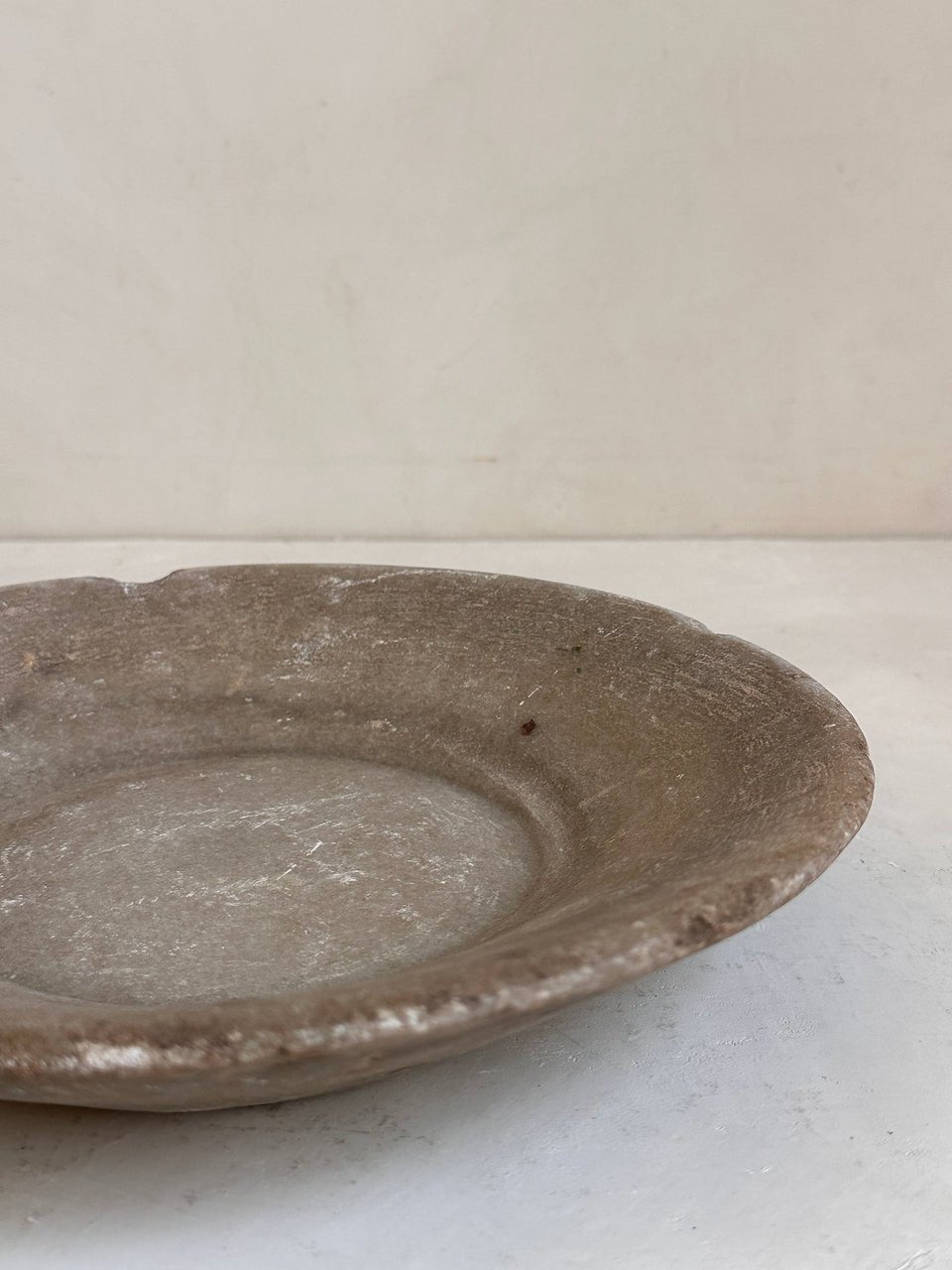 The Corner - Antique Stone plate N° 54 - Table & Kitchenware