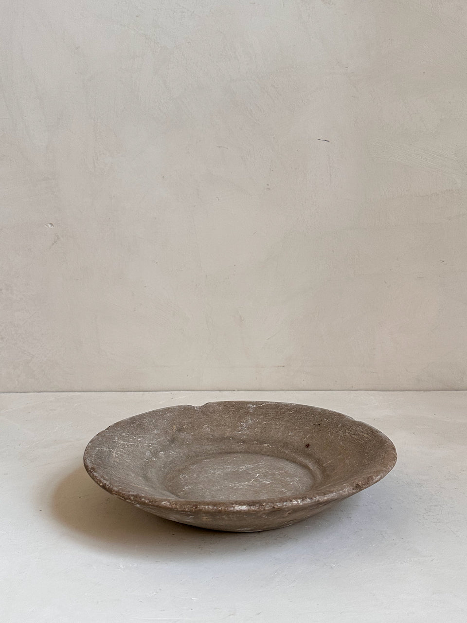 The Corner - Antique Stone plate N° 54 - Table & Kitchenware