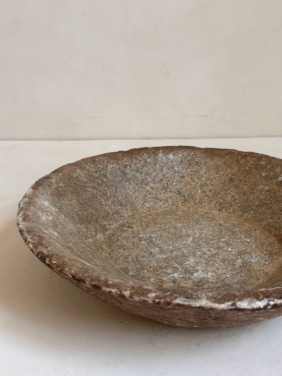The Corner - Antique Stone plate N° 55 - Table & Kitchenware