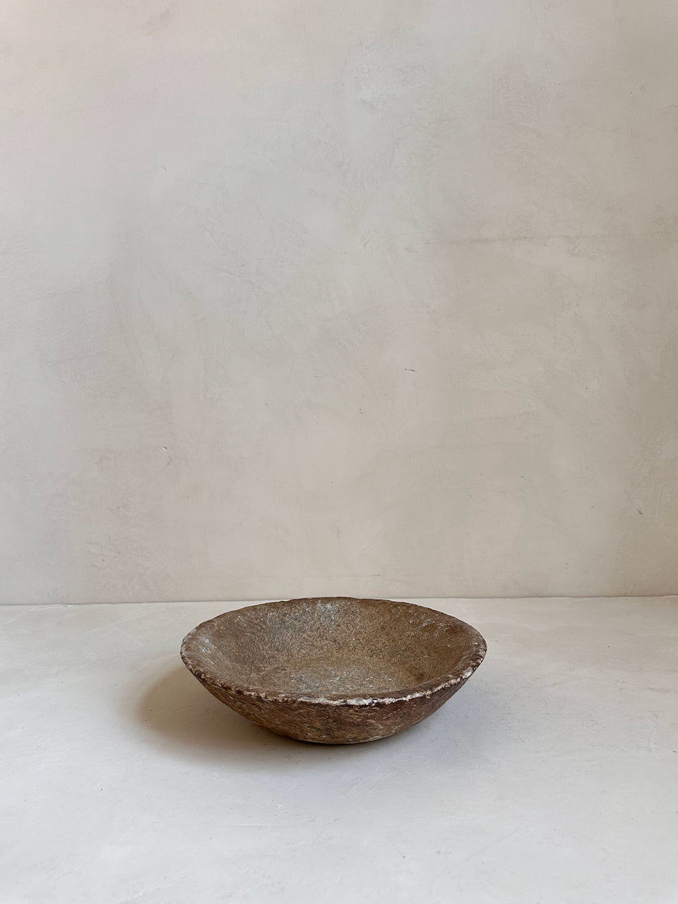 The Corner - Antique Stone plate N° 55 - Table & Kitchenware