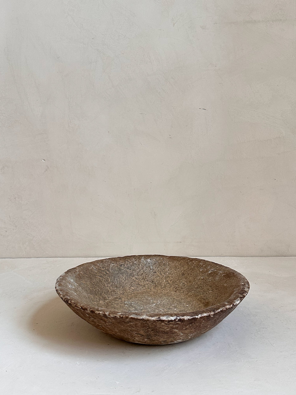 The Corner - Antique Stone plate N° 55 - Table & Kitchenware