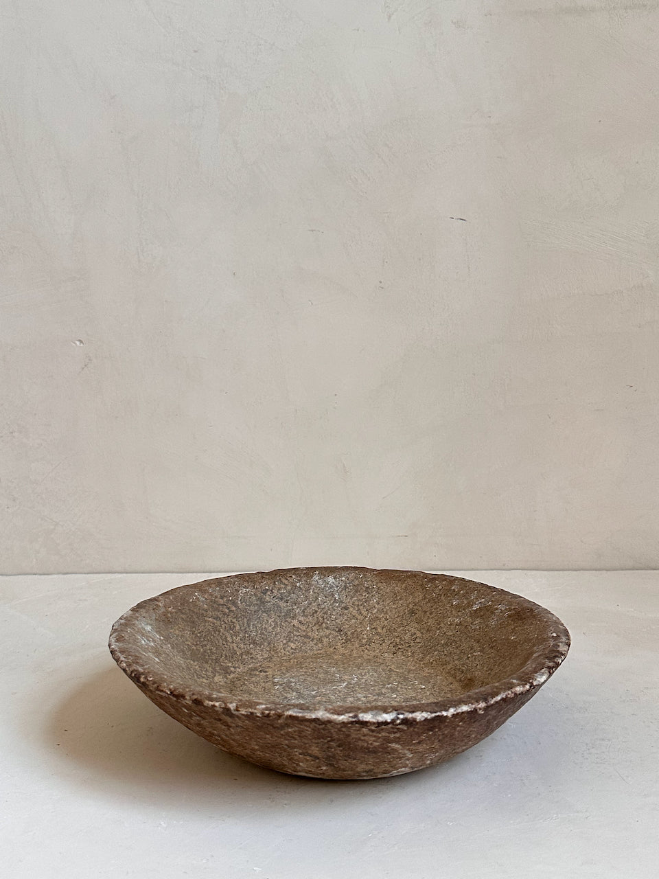 The Corner - Antique Stone plate N° 55 - Table & Kitchenware