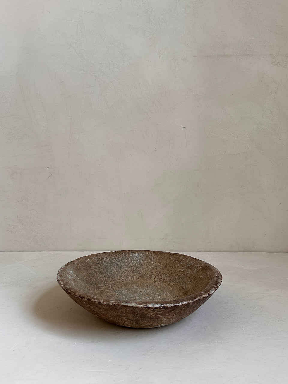 The Corner - Antique Stone plate N° 55 - Table & Kitchenware