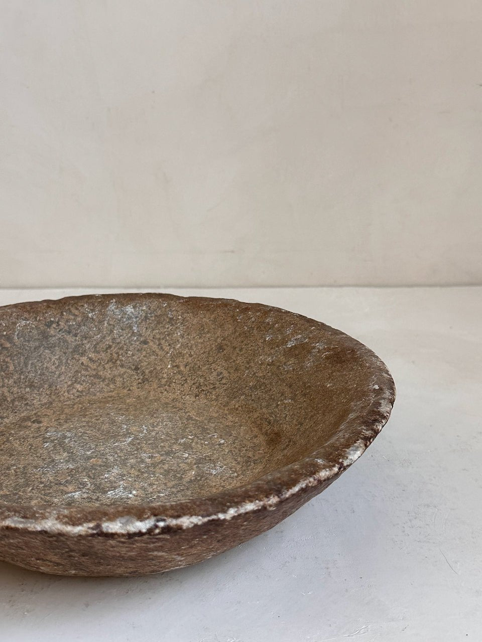 The Corner - Antique Stone plate N° 55 - Table & Kitchenware