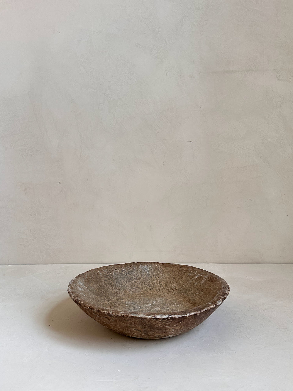 The Corner - Antique Stone plate N° 55 - Table & Kitchenware