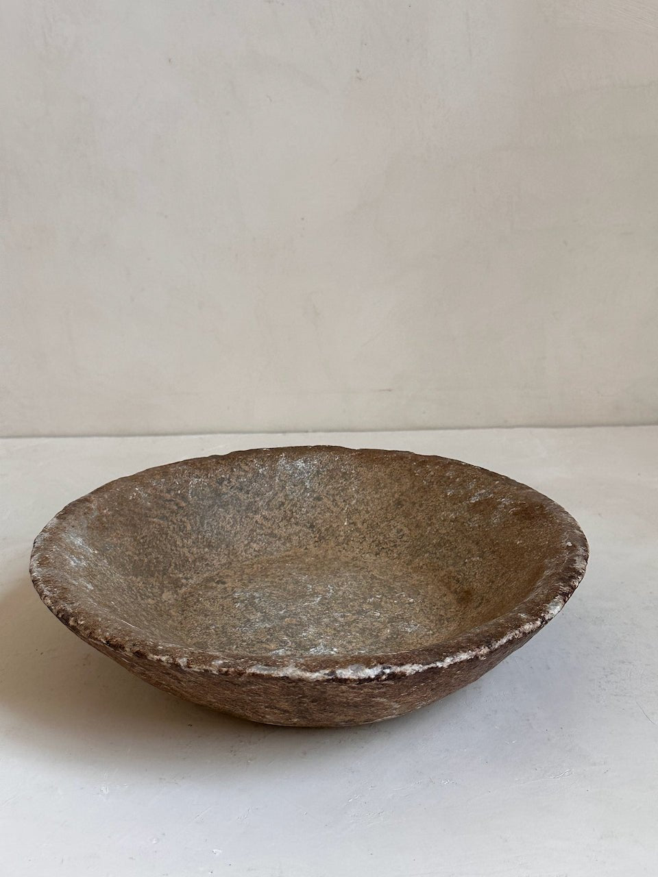 The Corner - Antique Stone plate N° 55 - Table & Kitchenware