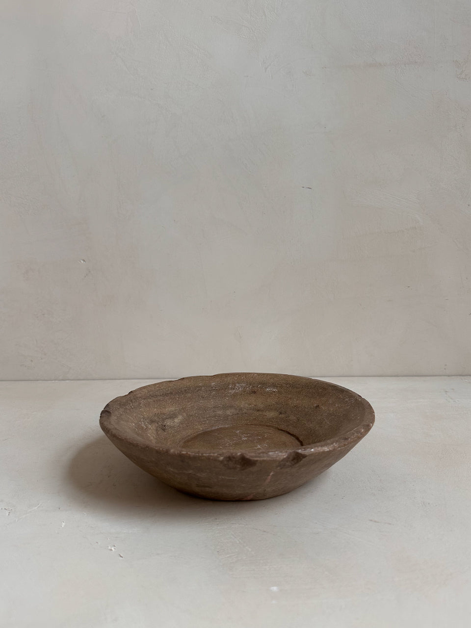 The Corner - Antique Stone plate N° 24 - Table & Kitchenware