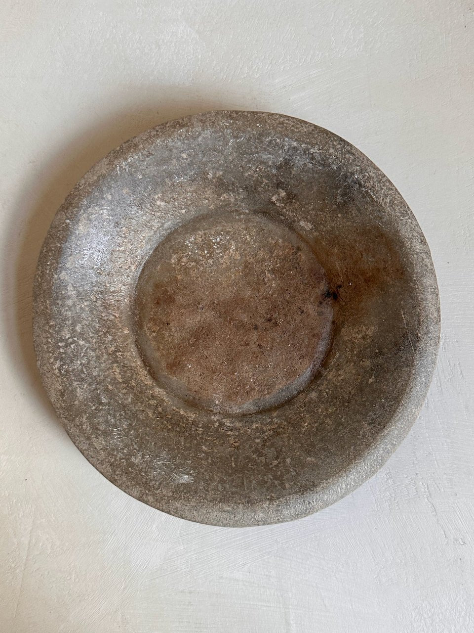 The Corner - Antique Stone plate N° 24 - Table & Kitchenware