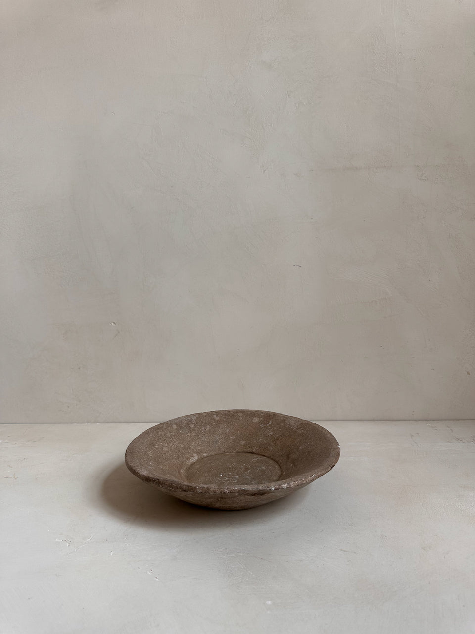 The Corner - Antique Stone plate N° 25 - Table & Kitchenware