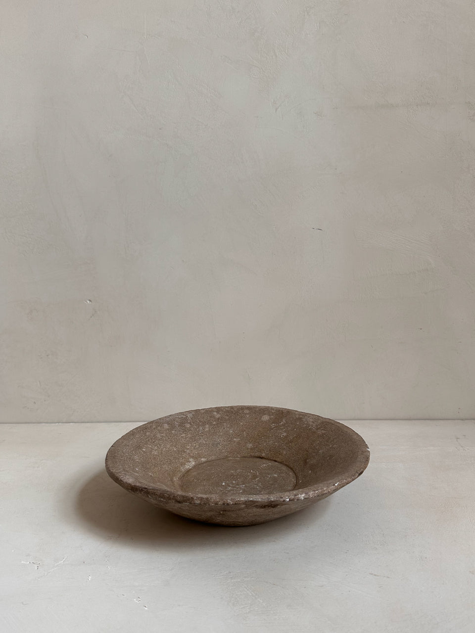 The Corner - Antique Stone plate N° 25 - Table & Kitchenware
