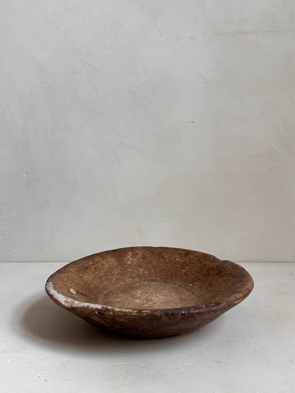 The Corner - Antique Stone plate N° 26 - Table & Kitchenware