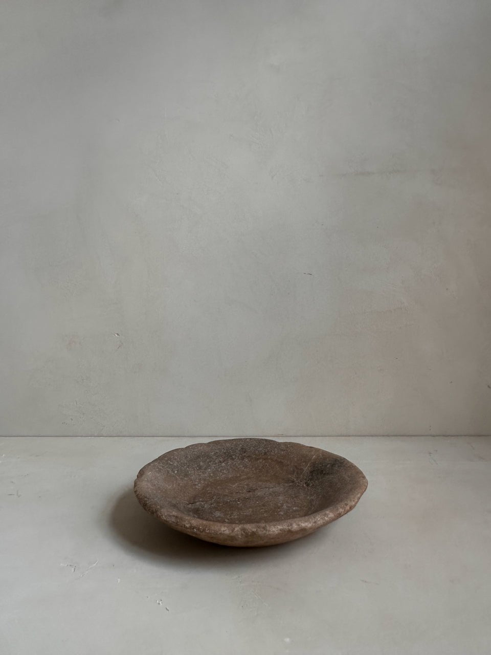 The Corner - Antique Stone plate N° 28 - Table & Kitchenware