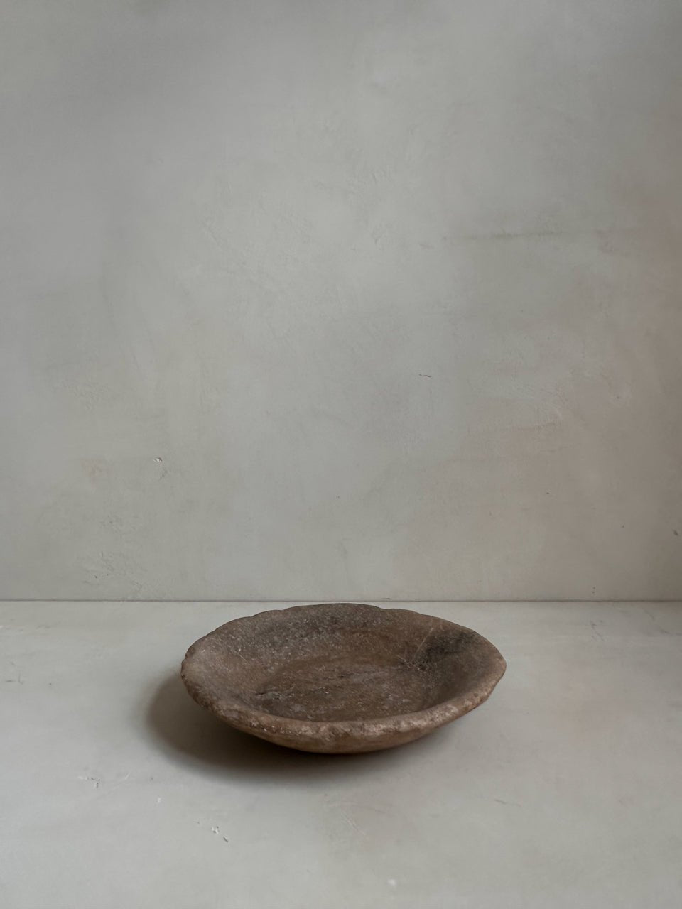 The Corner - Antique Stone plate N° 28 - Table & Kitchenware